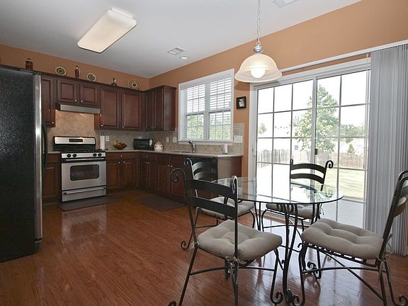 4th image of 803 Plaintain Dr