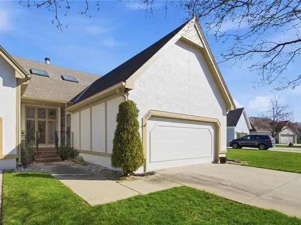 11915 Grandview St, Overland Park, KS 66213