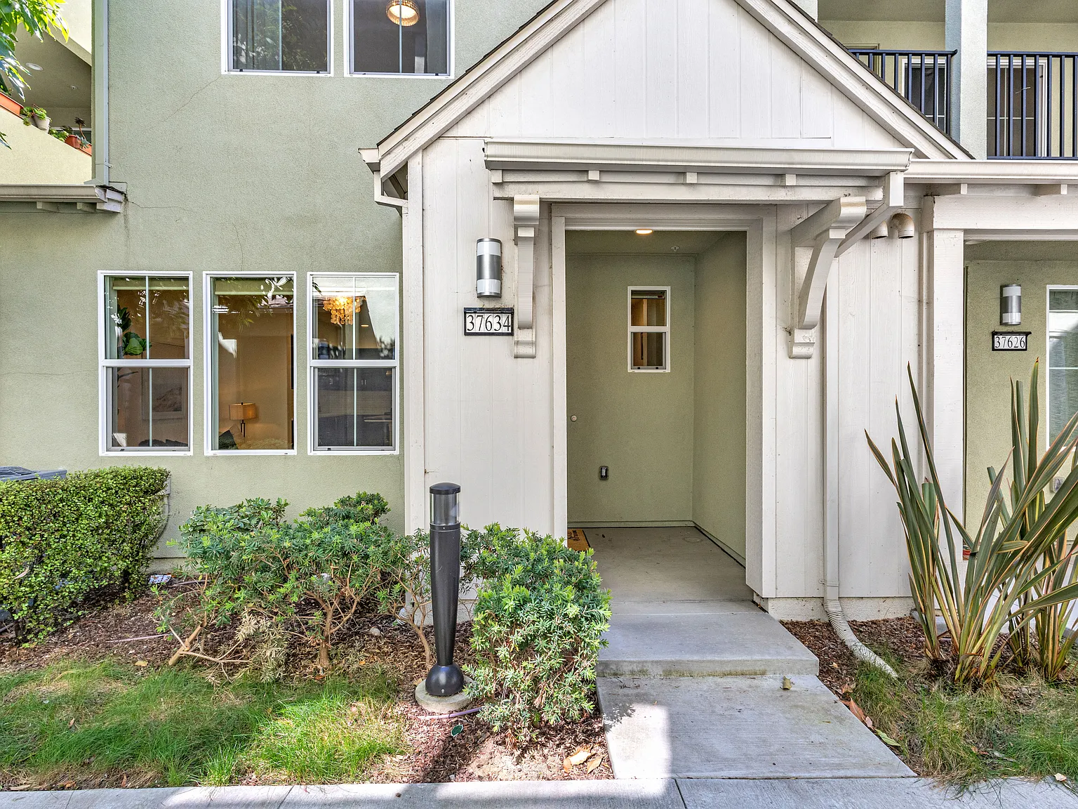 4 bed, 3.5 bath, 1829 sqft, $4,800 — Photo 3