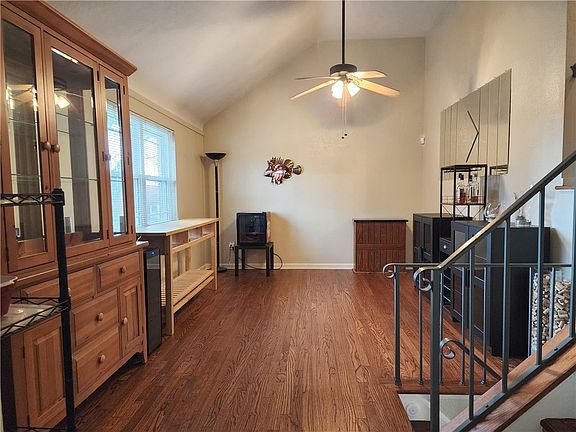 3rd image of 3900 Evergreen Dr