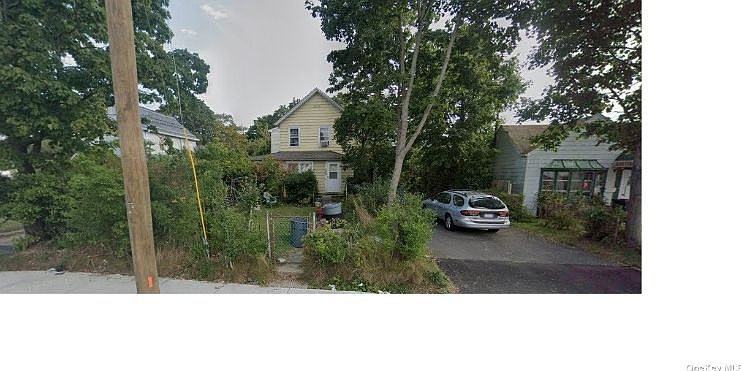 2nd image of 402 Oak St