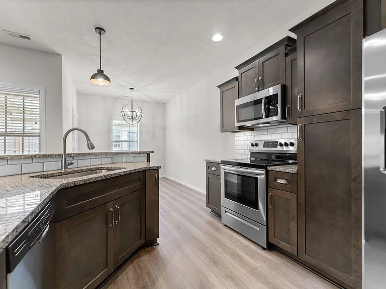 3001 W Cardinal St — Photo 4