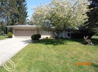 31076 Munger Dr, Livonia, MI 48154