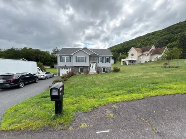 7 Makara Dr, Drums, PA 18222