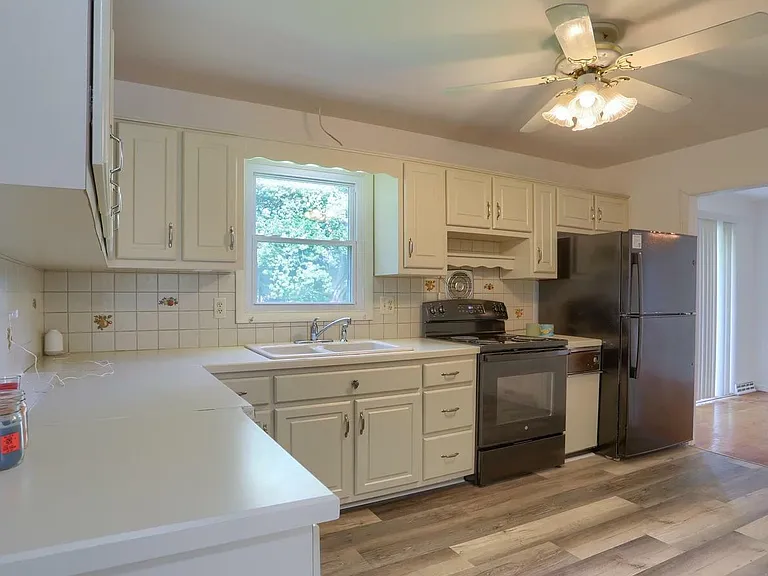 426 Linden St — Photo 6