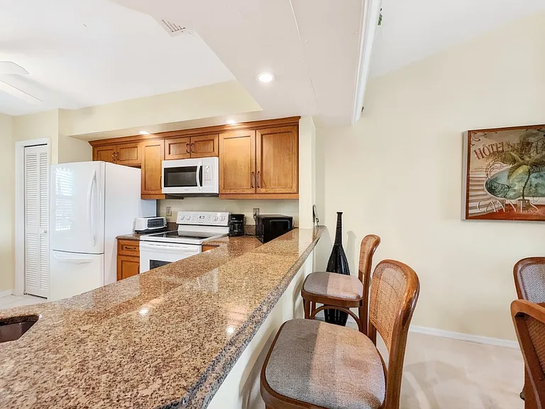 1950 W Crown Pointe Blvd #B-207 — Photo 12