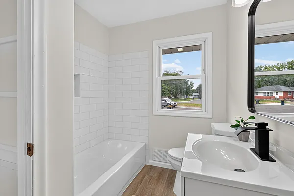 3 bed, 960 sqft, $2,350 — Photo 4