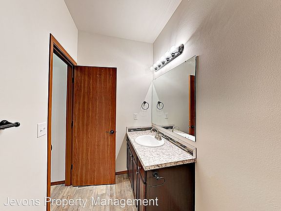 3rd image of 2901 Willow St #1