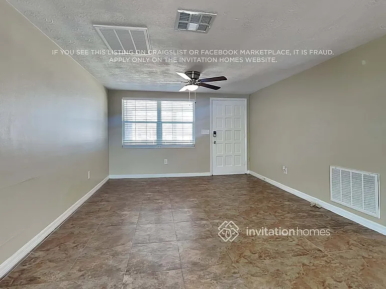 3402 Eisenhower Dr — Photo 3