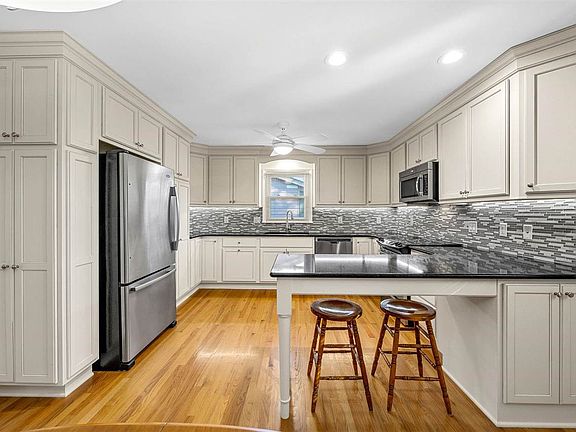 2nd image of 1355 McGowan Blvd