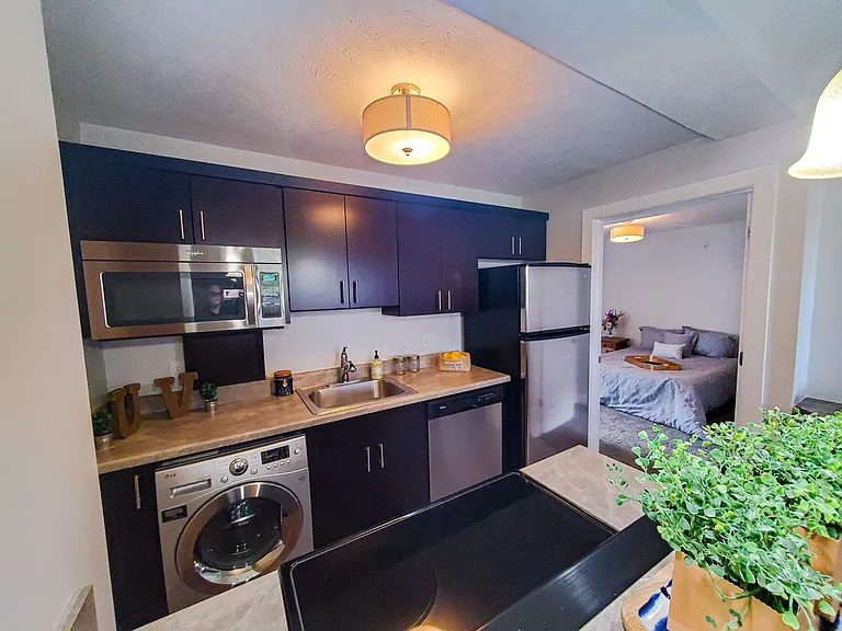 628 Park Ave — Photo 16