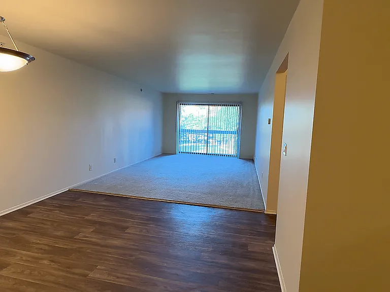 Lakeside Village Apartments — Photo 96