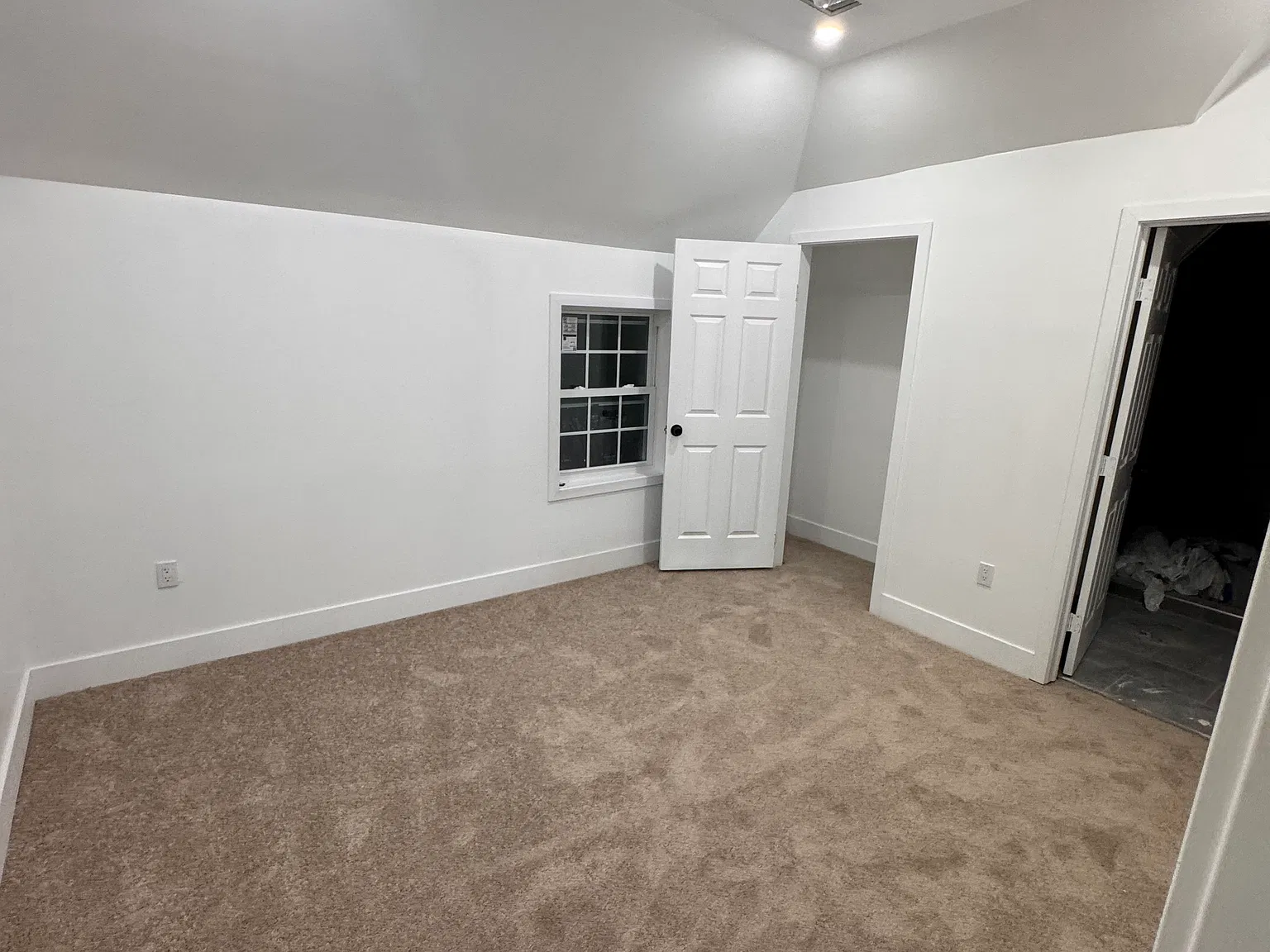 6 bed, 4.5 bath, 2975 sqft, $5,900 — Photo 4