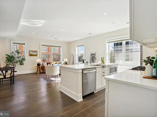 16 17th St NE APT 211, Washington, DC 20003