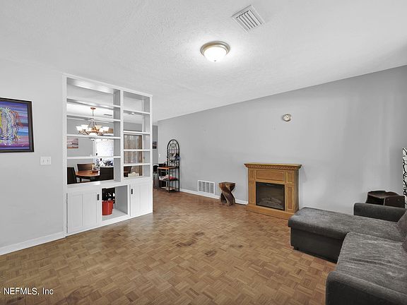 4th image of 8478 GLADE Lane