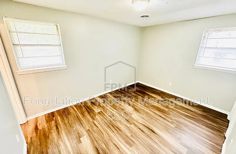 3366 Lone Rock Dr — Photo 5