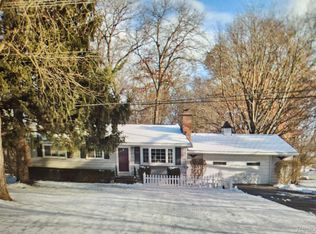 925 Lochaven Rd, Waterford, MI 48327