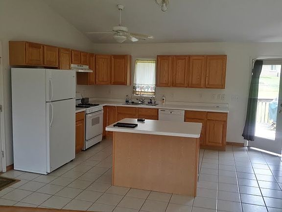 4th image of 2530 Whale Ave