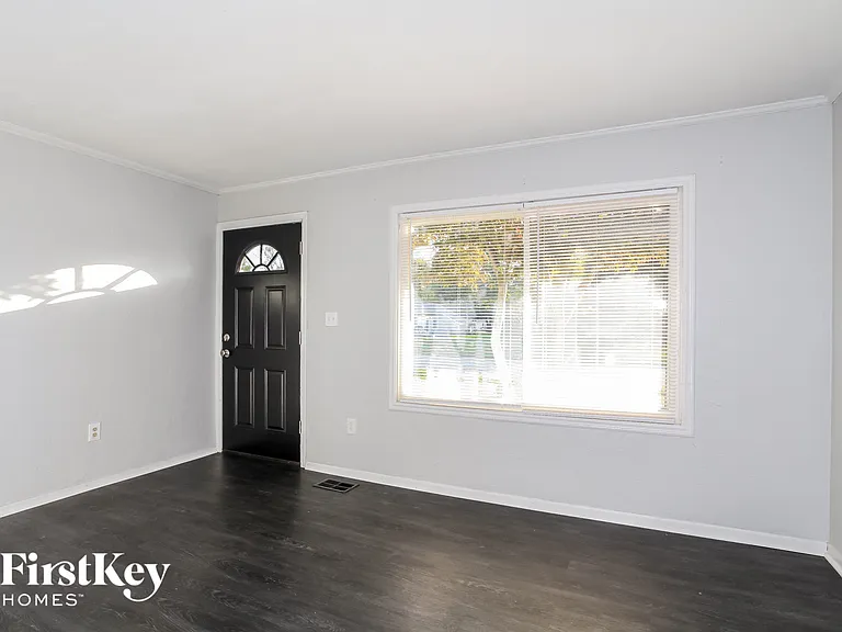 4880 Hardell Dr — Photo 4