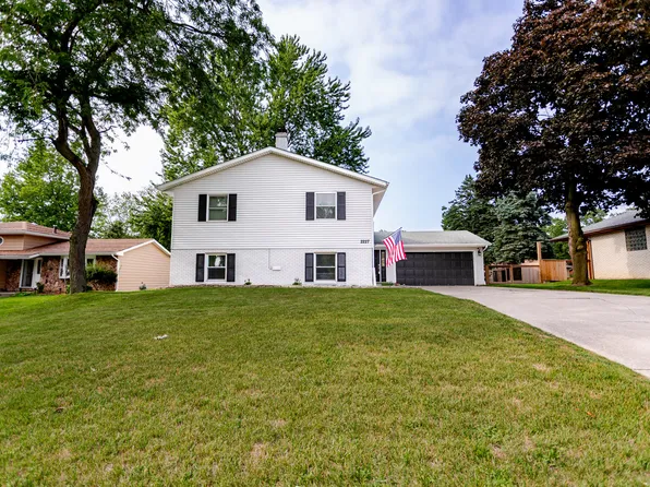 2227 Coldspring Rd, Crown Point, IN 46307