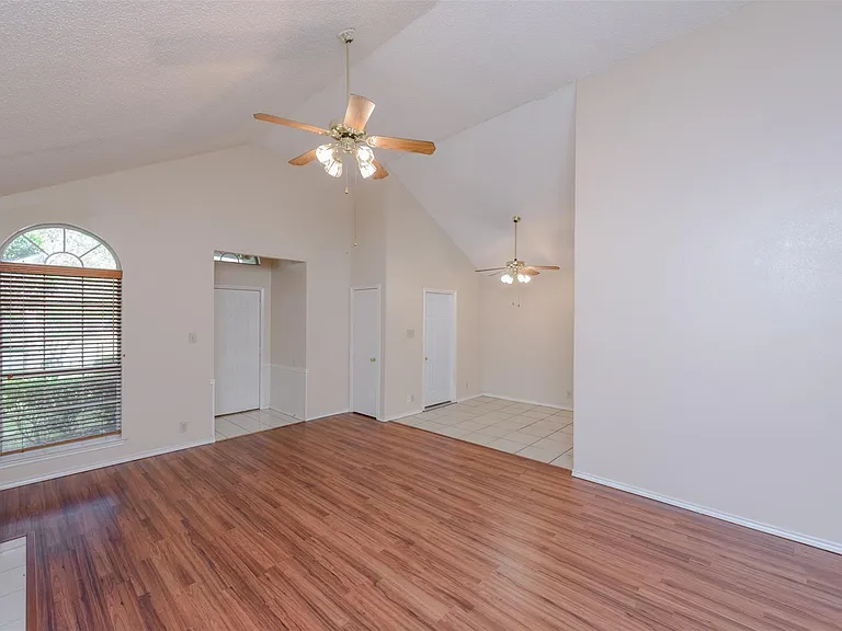 1902 Lee Dr — Photo 10