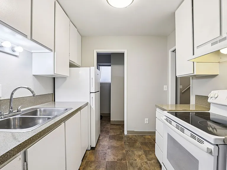 PARK PLACE APARTMENTS - YOUR HOME IS HERE! - UP TO 6 WEEKS FREE! PLUS $99 OAC MOVE-IN SPECIAL! — Photo 22