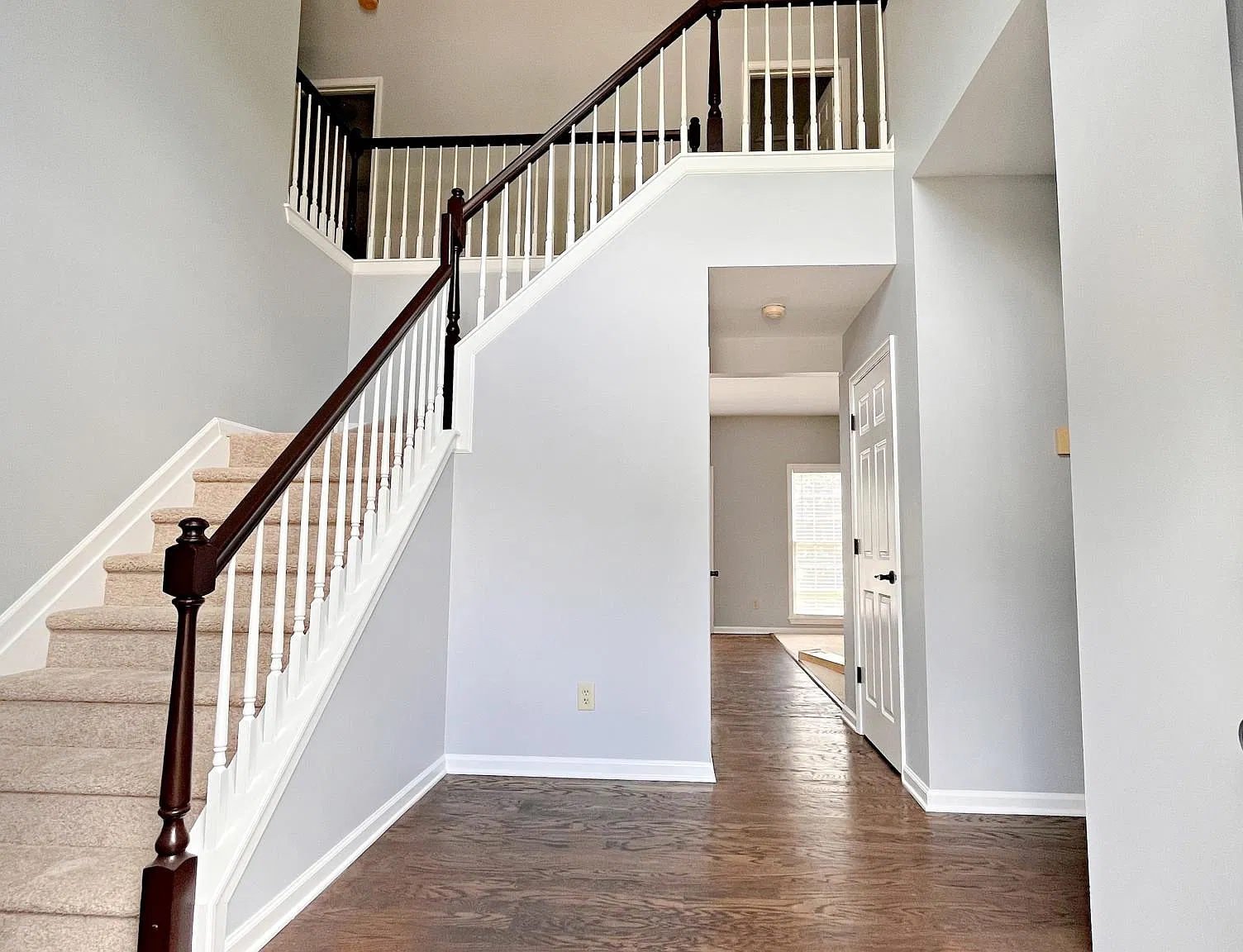 4 bed, 2.5 bath, 2505 sqft, $3,200 — Photo 2