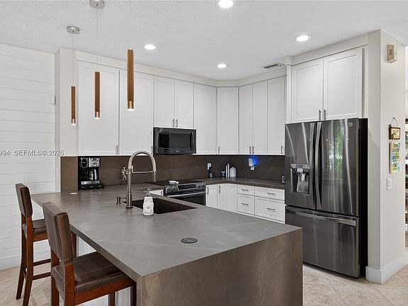 4th image of 1512 Maple Dr