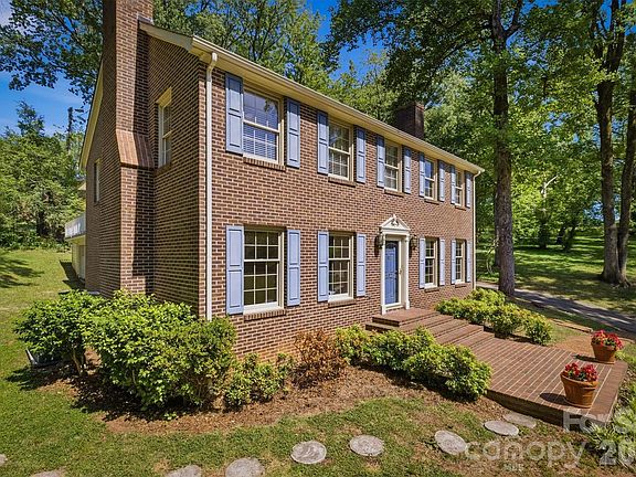 3rd image of 102 Woodland Dr