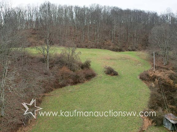 3rd image of 1414 Fallen Timber Rd