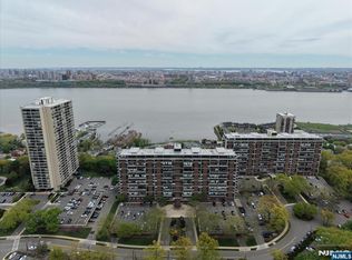 2 Horizon Rd APT 1214, Fort Lee, NJ 07024