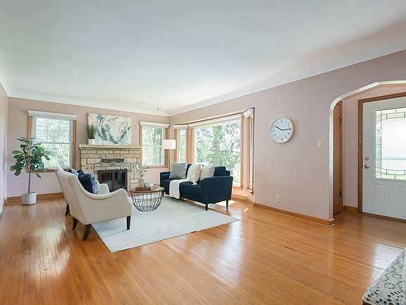 3rd image of 10032 Stillwater Ln N