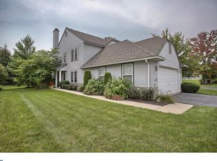 221 Hawthorne Ct N, Wyomissing, PA