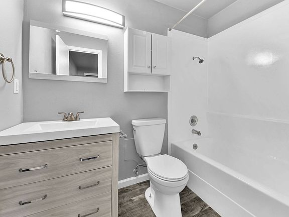 2nd image of 1309 1st St S #1311-4