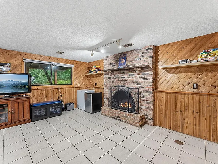 1645 Hickory Ln #1 — Photo 15