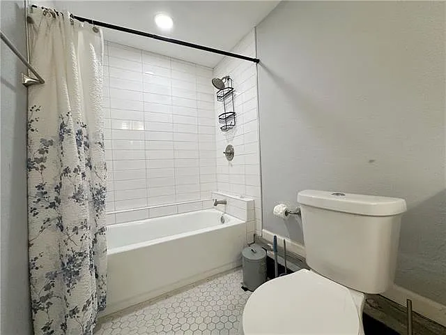 4500 Banks St — Photo 5