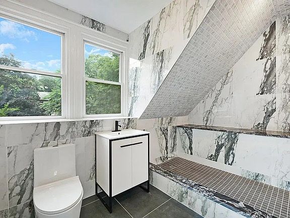 4th image of 1179 Warburton Ave #3
