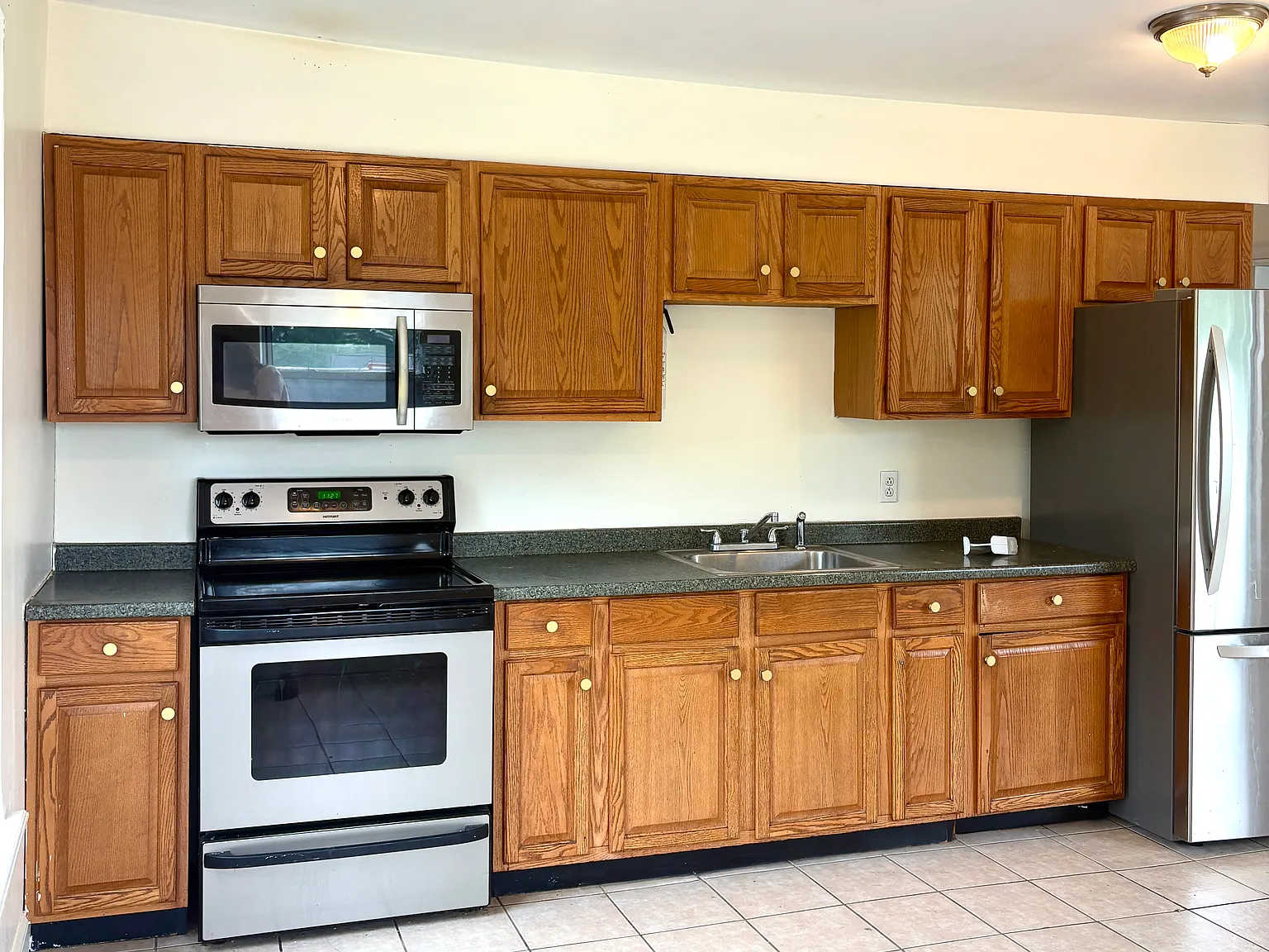 3 bed, 740 sqft, $2,595 — Photo 4