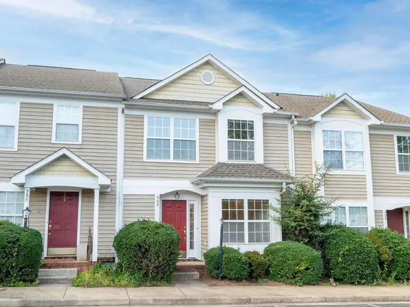 997 River Run Dr, Charlottesville, VA 22901