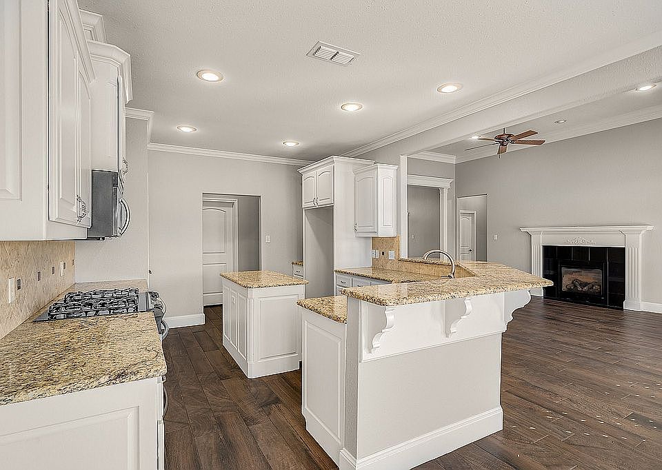 1st image of 216 Pecan Park Dr