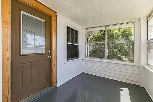 1924 A Ave NE Photo 1