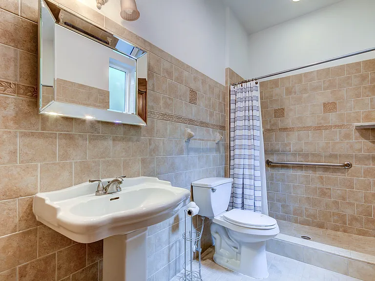 115 N Gomez Ave — Photo 11