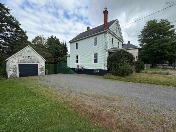 69 Alice St, Truro, NS B2N 2M8