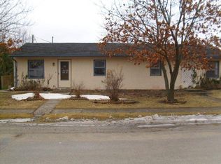 113 Center St, Oxford, IA 52322