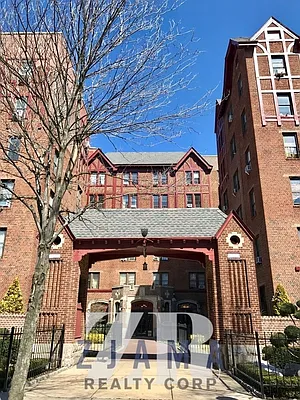 Rented by Zjama Realty Corp | media 7