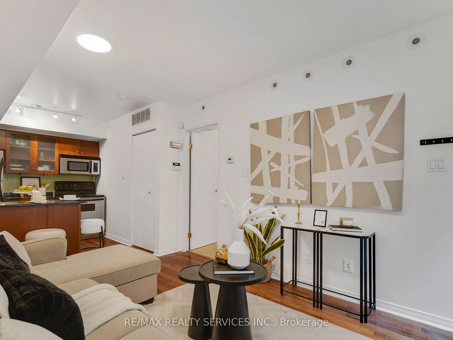 1 bed, $2,500 — Photo 3
