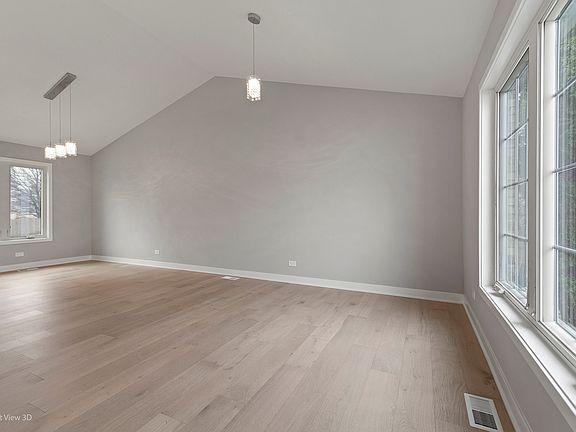 4th image of 24321 Hemlock Dr