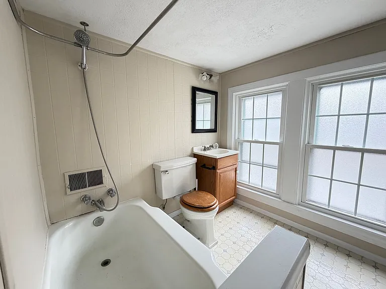 825 Parkway Dr — Photo 34