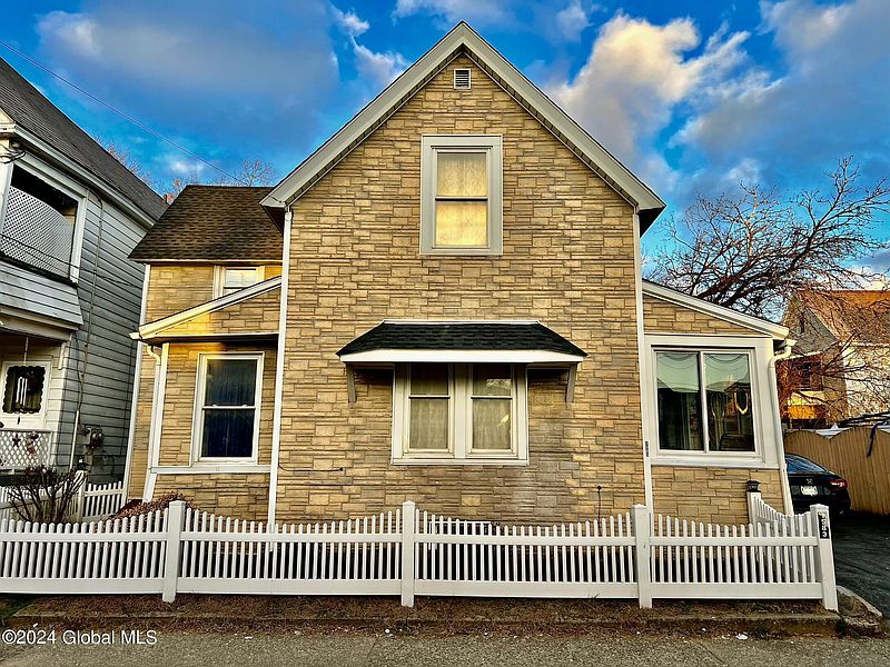 3rd image of 1583 Becker Street