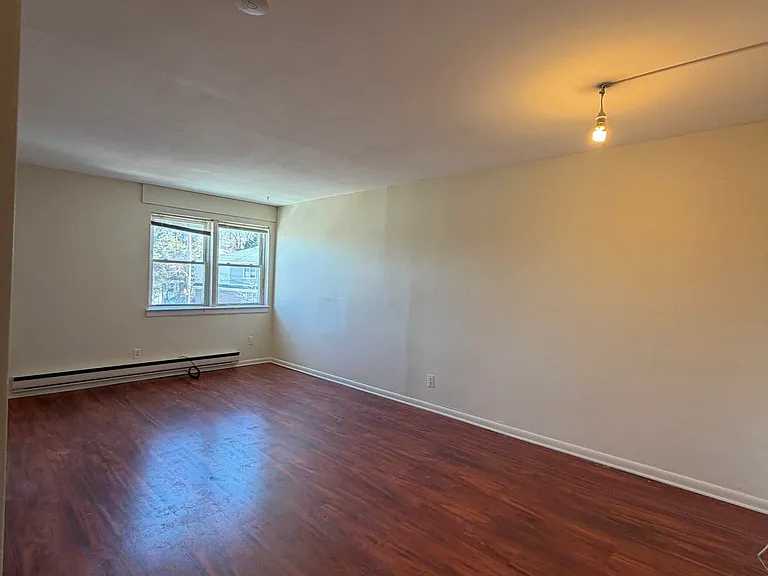 39-08 Little Neck Pkwy #3R — Photo 3